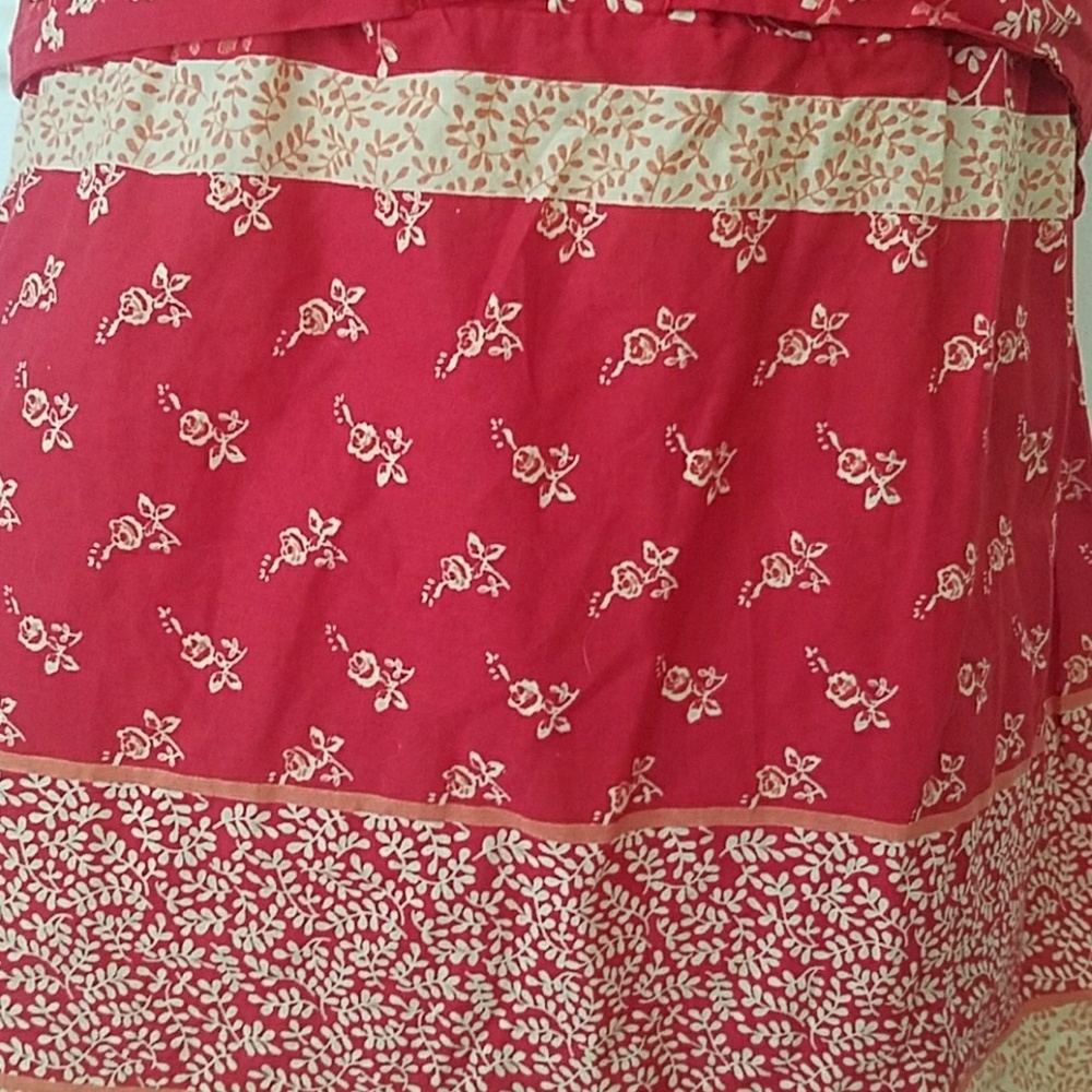 Charlotte Russe Red print top - Picture 2 of 2